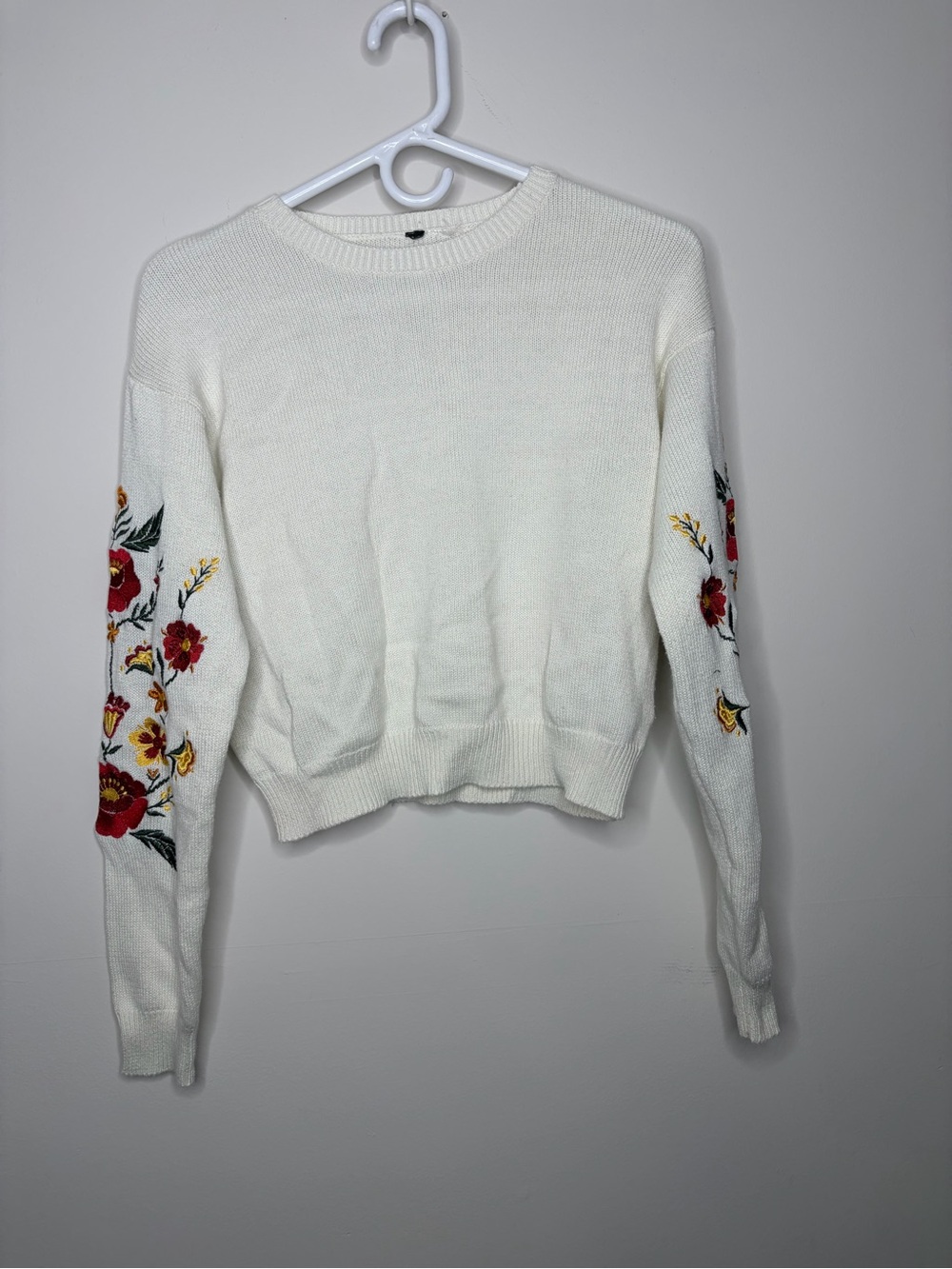 White Crewneck Sweater with Red & Yellow Floral Embroidery vintage boho pretty